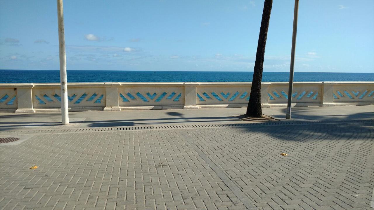 Flat Avenida Oceânica Barra Salvador Exterior foto